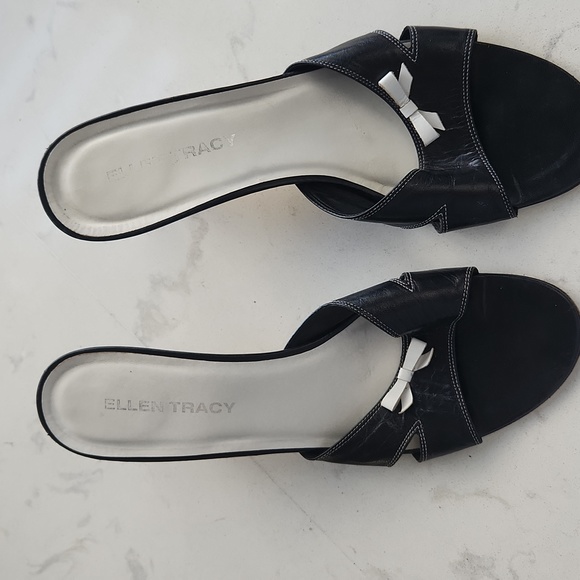 Sandales Ellen Tracy - Taille US 7.5 Femme - Couleur Or - Talon Bas Cubain - Occasion
